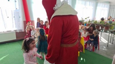 Дядо Коледа намина в детската градина  1